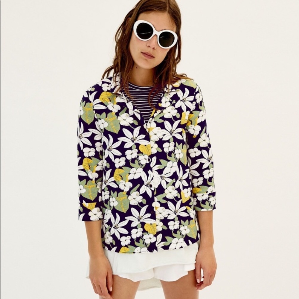 Floral printed mid sleeve shirt.